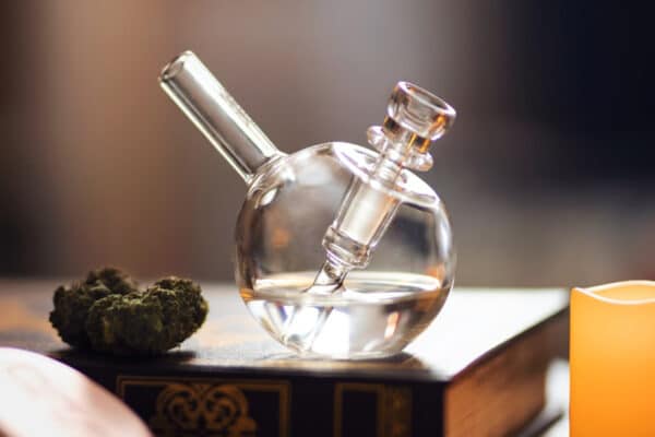 blog-cannabis-rig - Lit Dispensary Marijuana bong